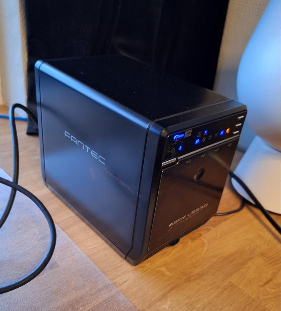 Fantec QB-35US3-6G met 4 x 1 terabyte disks, Ophalen, Zo goed als nieuw, Desktop, USB