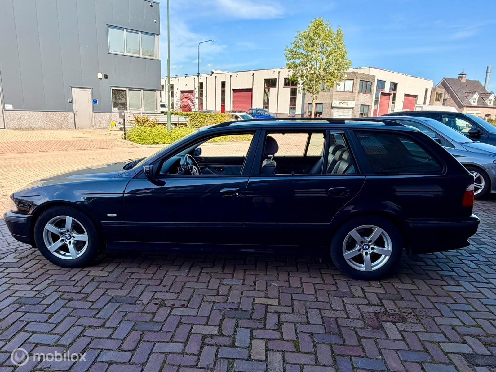 Mooie BMW e39 528i Touring op lpg youngtimer, nieuwe apk, foto 11