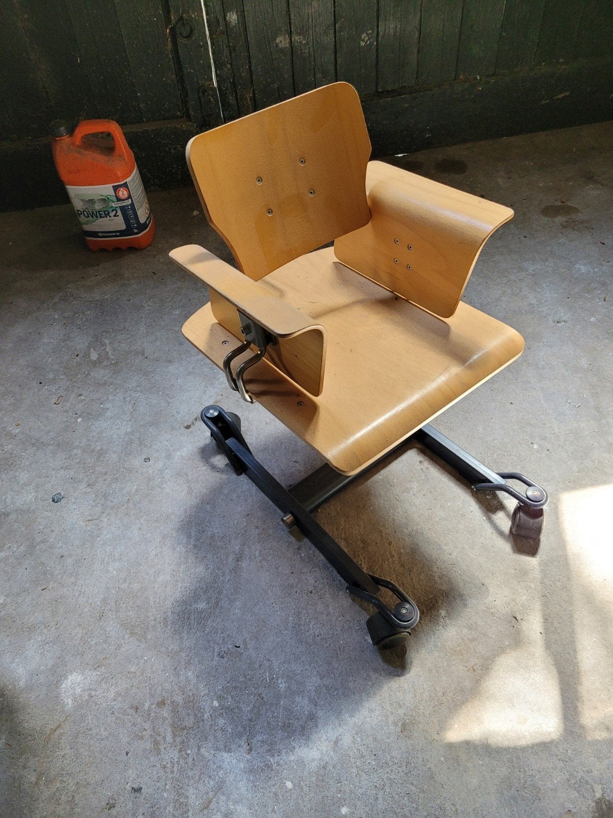 Verstelbare kinderstoel - laag model, Kinderen en Baby's, Kinderstoelen, Ophalen, Gebruikt, Overige typen