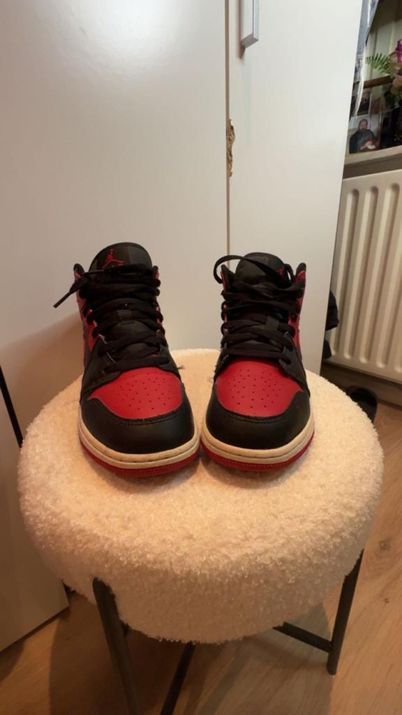 Air jordan 1mid banned maat 39, Kleding | Heren, Schoenen, Zwart, Ophalen of Verzenden, Sneakers of Gympen, Zo goed als nieuw