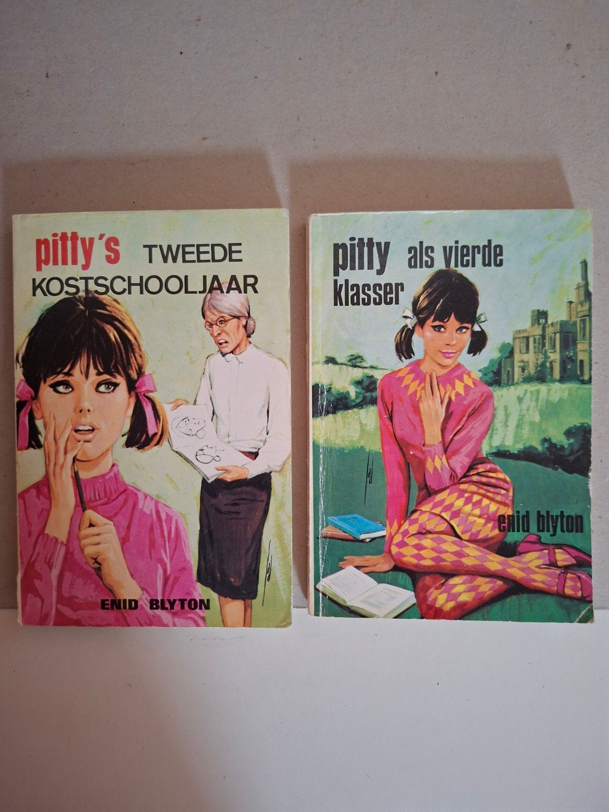 pitty gaat naar kostschool enid Blyton 2 boekjes, Verzenden, Fictie