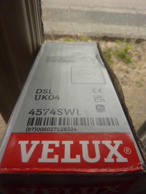 Nieuw Velux verduisterend gordijn op zon.. / UK04 ( 134 x 98, 100 tot 150 cm, Nieuw, Ophalen of Verzenden, Minder dan 100 cm