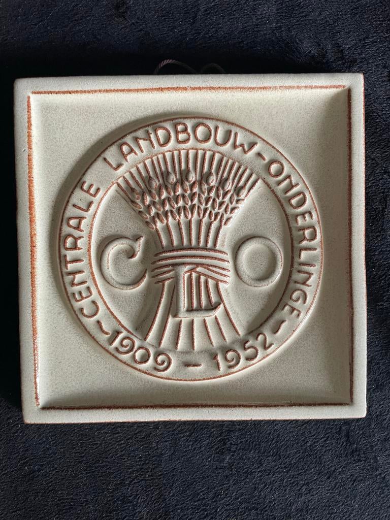 Wandtegel Centrale Landbouw-Onderlinge 1909-1952, Antiek en Kunst, Antiek | Wandborden en Tegels, Ophalen of Verzenden