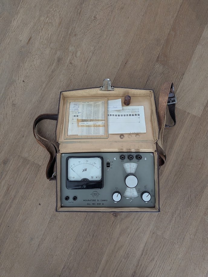 Vintage TES MC-661-C Veldsterktemeter, Antiek en Kunst, Antiek | Gereedschap en Instrumenten, Ophalen