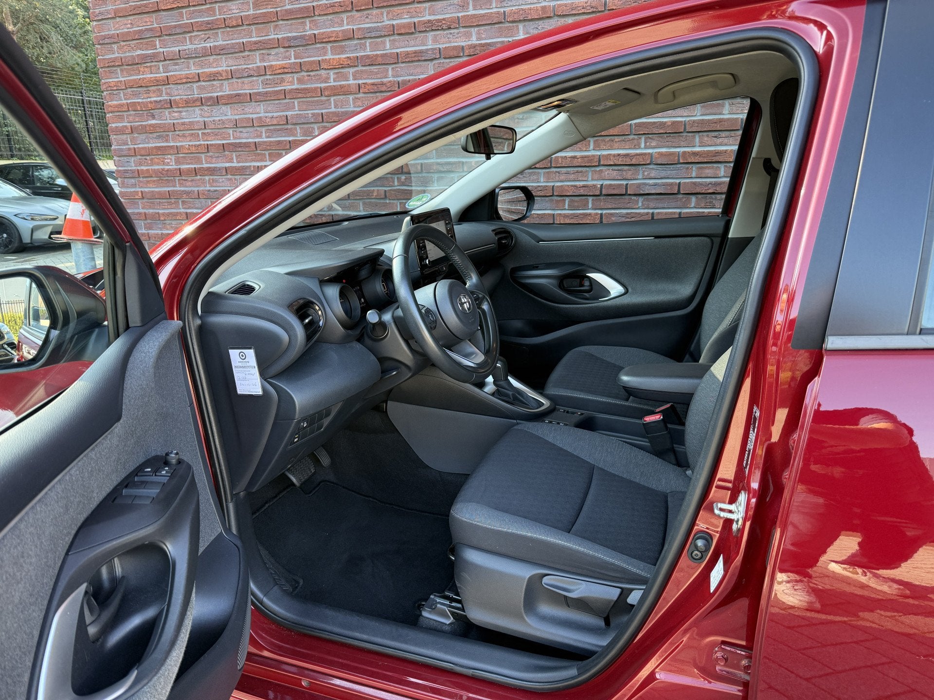 Toyota Yaris 1.5 Hybrid Dynamic Eerste eigenaar NL Auto NAP, Auto's, 12 maanden, Gebruikt, Bedrijf, Hybride Elektrisch/Benzine