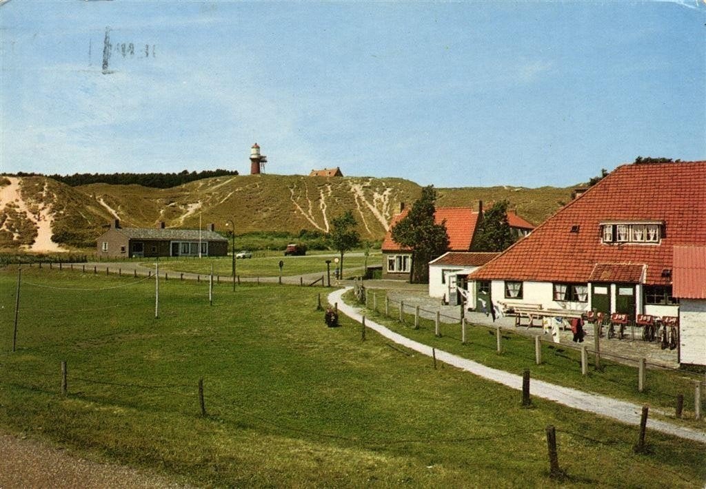 Vlieland - West-end met gezicht op de vuurtoren - gelopen, Ophalen of Verzenden, 1960 tot 1980, Gelopen, Friesland