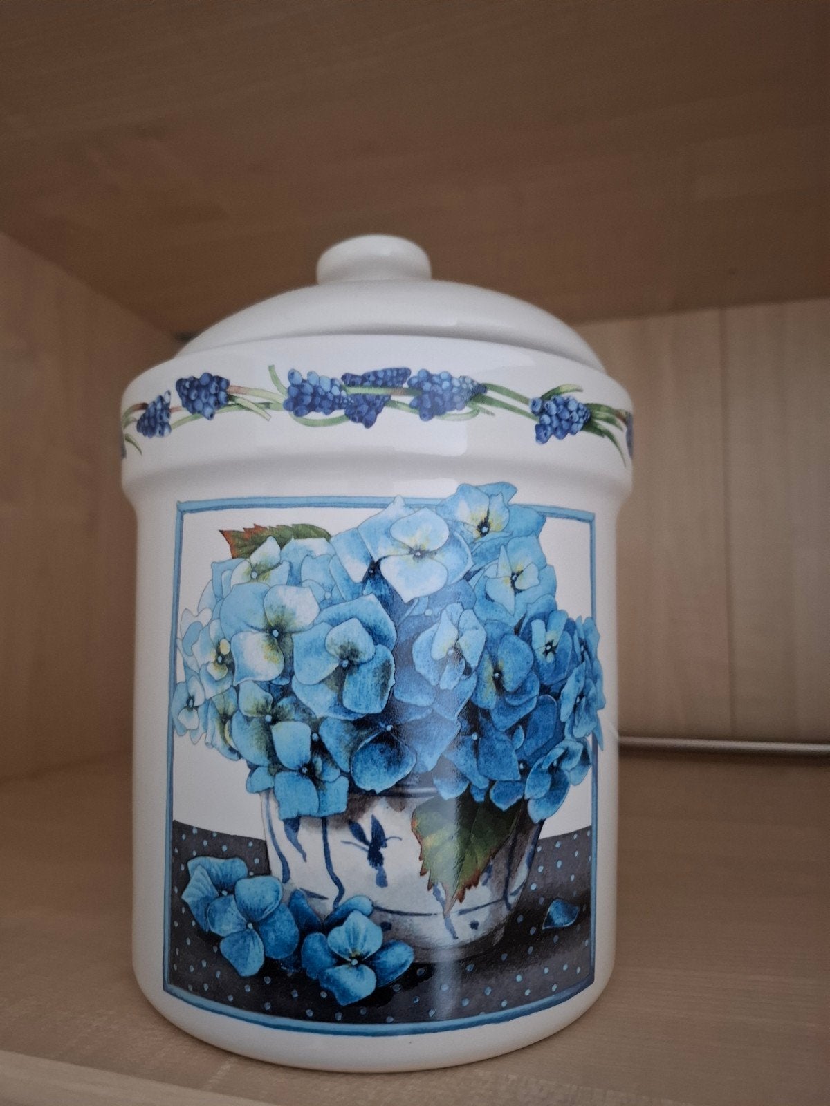 Keramische voorraadpot met blauwe hortensia's, Ophalen of Verzenden