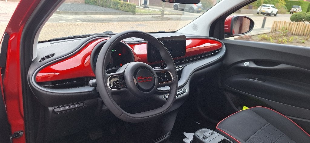 Foto 3 van Fiat 500e 24kwh red edition