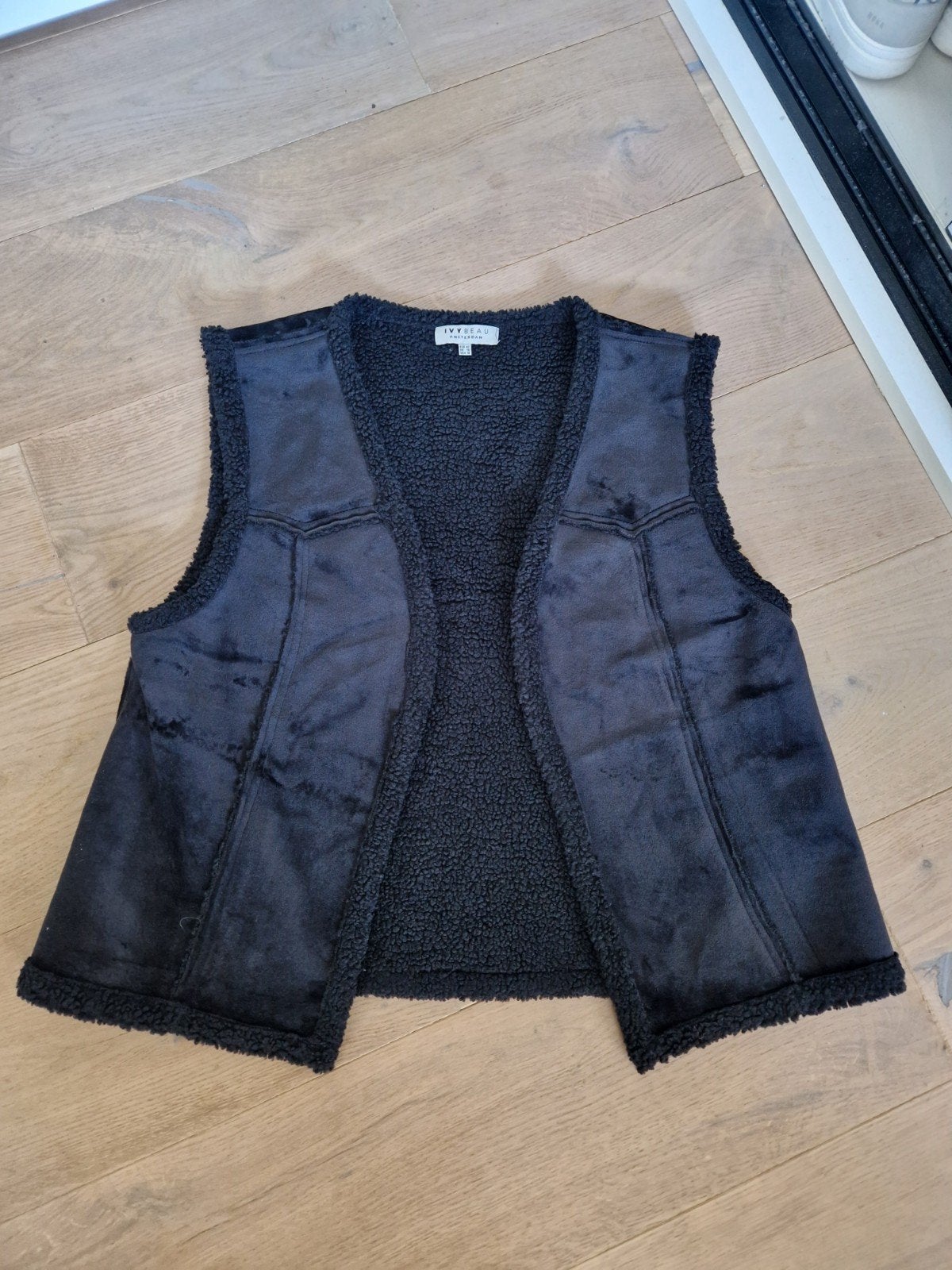 Ivy Beau Amsterdam Zwart Suède Look Gilet Maat 42, Zwart, Maat 42/44 (L), Ophalen of Verzenden, Zo goed als nieuw