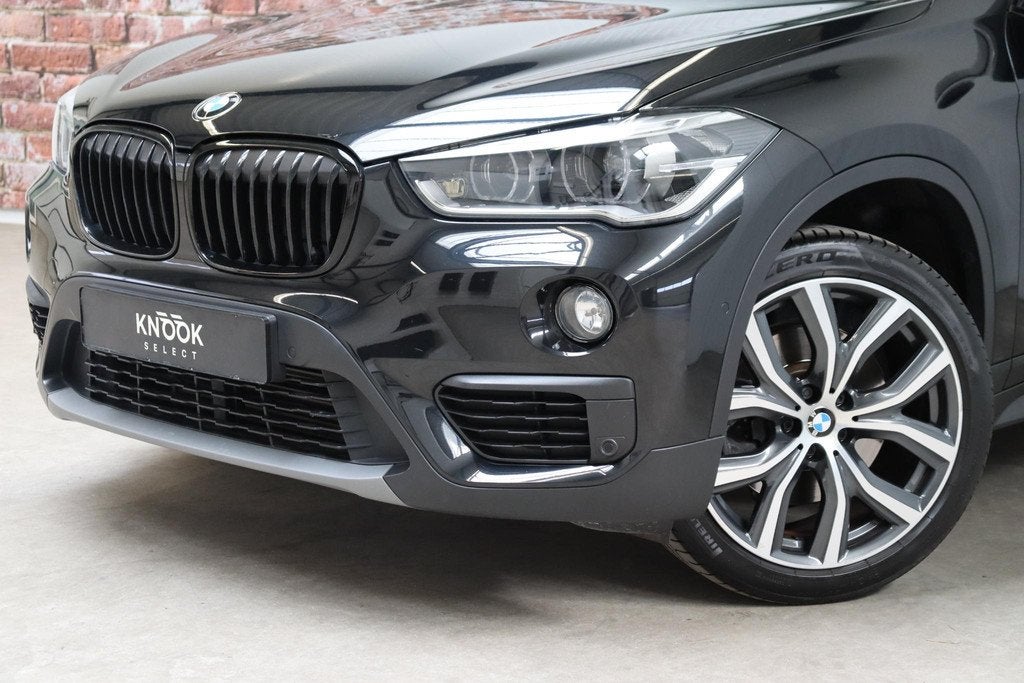 BMW X1 sDrive20i High Executive Automaat / Navigatiesysteem, Auto's, BMW, 1998 cc, Zwart, SUV of Terreinwagen, 1460 kg