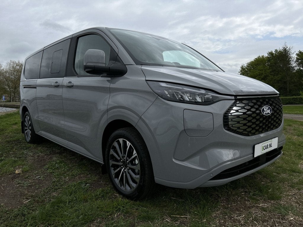 Ford E-Tourneo Custom 340 L2H1 Titanium X 65 kWh 218pk Leer, Auto's, Ford, Automaat, Achterwielaandrijving, Gebruikt, 2000 kg