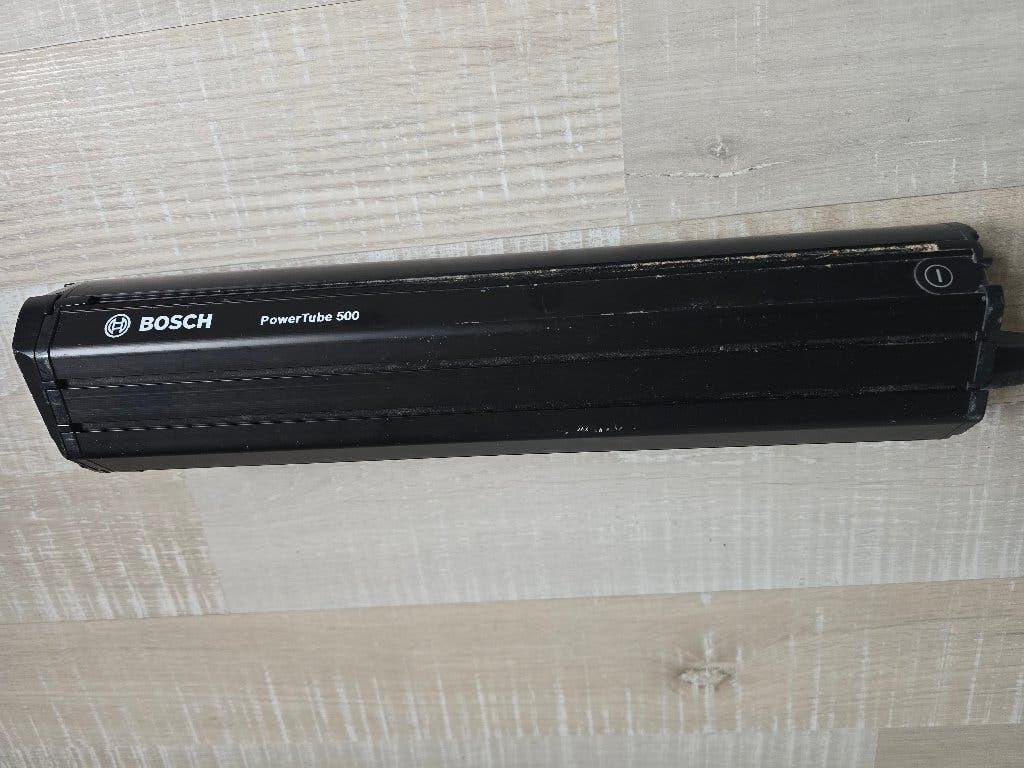 Bosch PowerTube 500 accu (verticaal) + Bosch 4A lader, Zo goed als nieuw