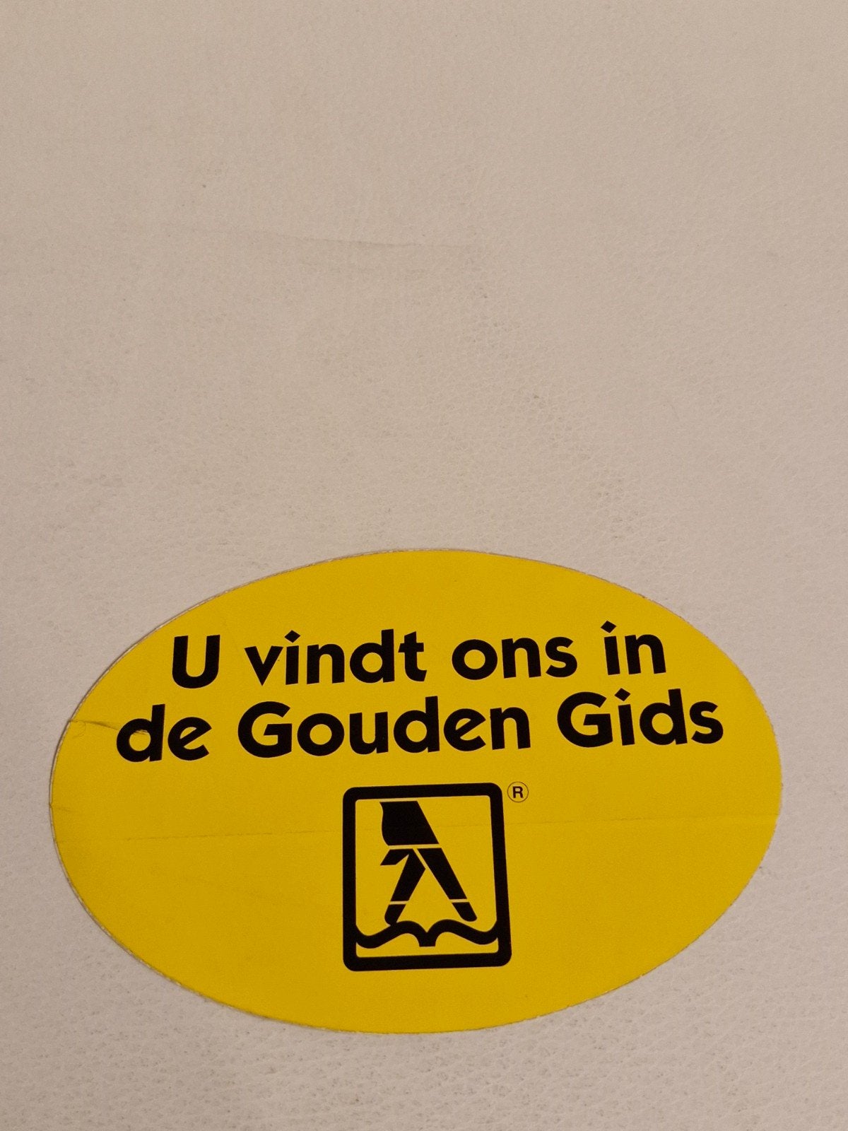 287 Vintage 'U vindt ons in de Gouden Gids' sticker, Ophalen of Verzenden, Gebruikt, Overige typen