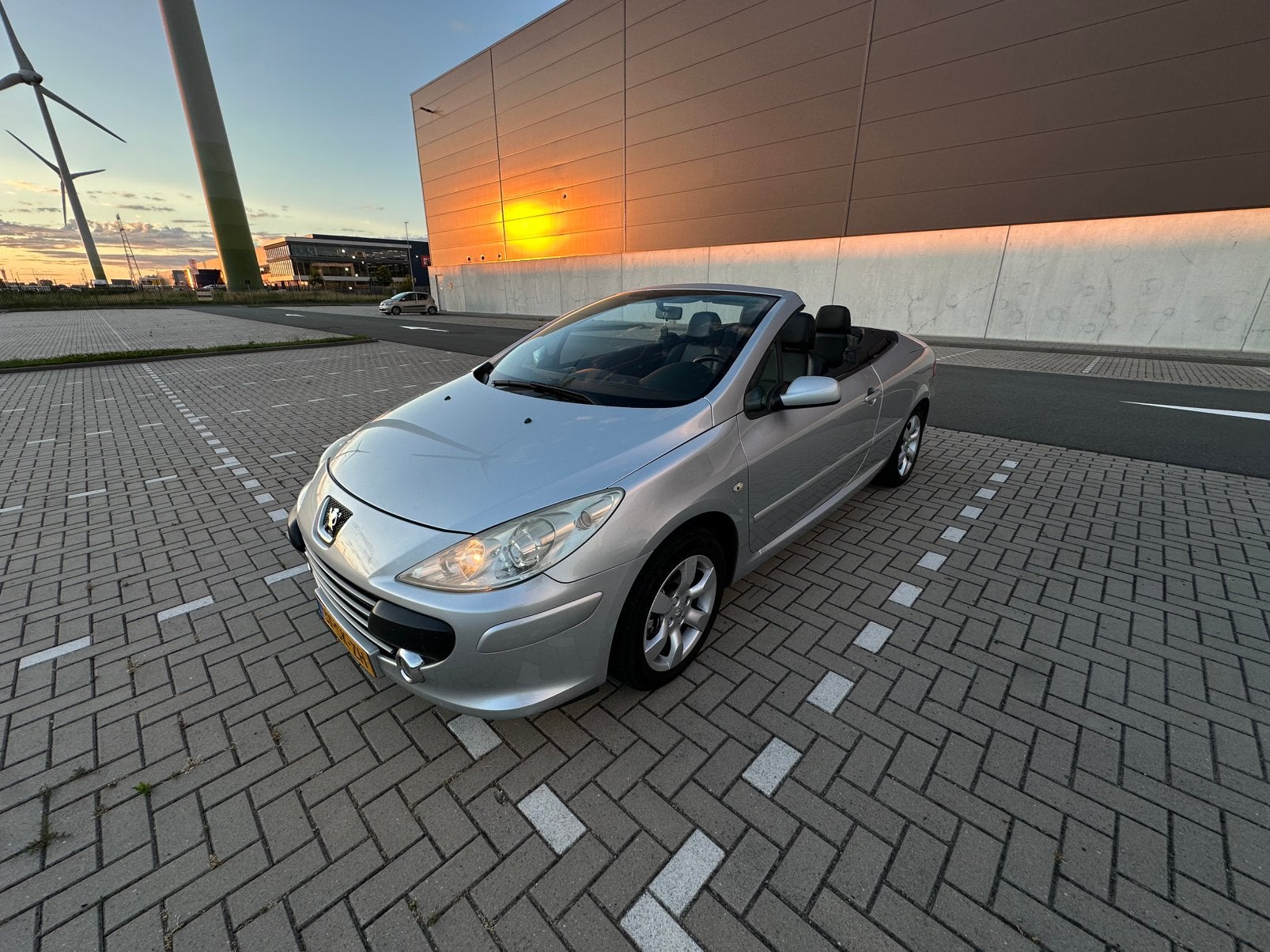Peugeot 307 2.0 16V CC 2006 Grijs, Auto's, Peugeot, Voorwielaandrijving, 4 cilinders, Cabriolet, 4 stoelen