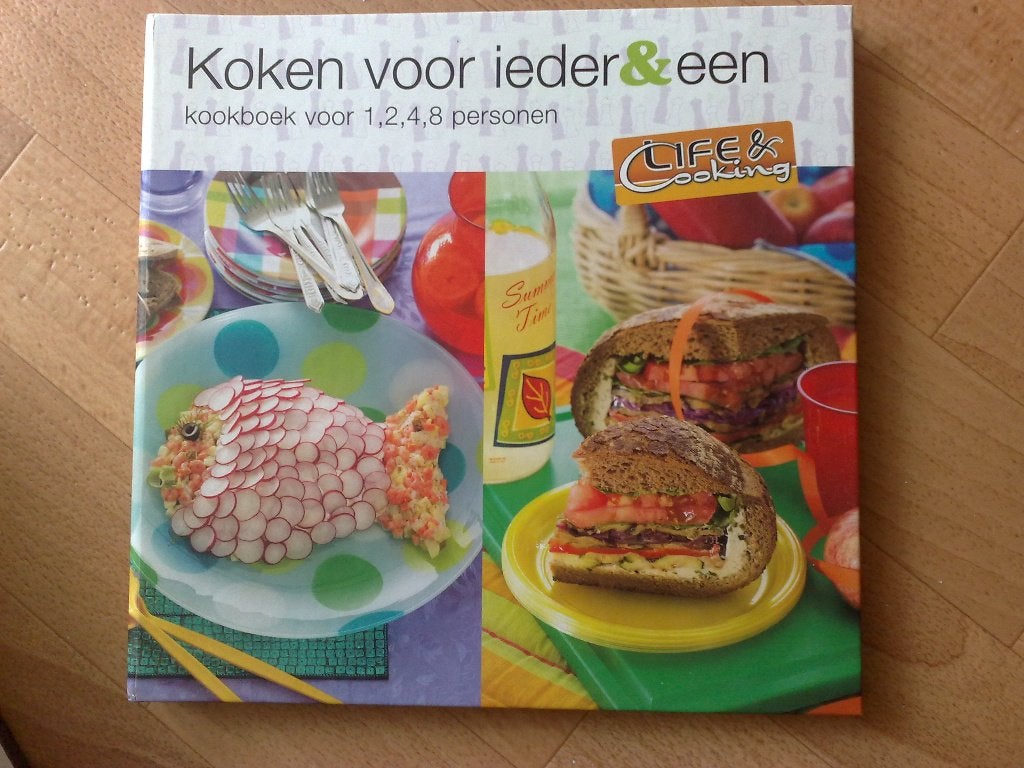 KookBoek  Koken voor iedereen - life & cooking - Irene Moors, Boeken, Kookboeken, Verzenden, Zo goed als nieuw
