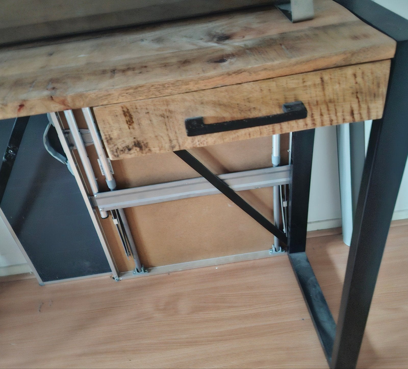Mangohouten bureau met metalen frame, Gebruikt, Hout, Bruin, Ophalen of Verzenden
