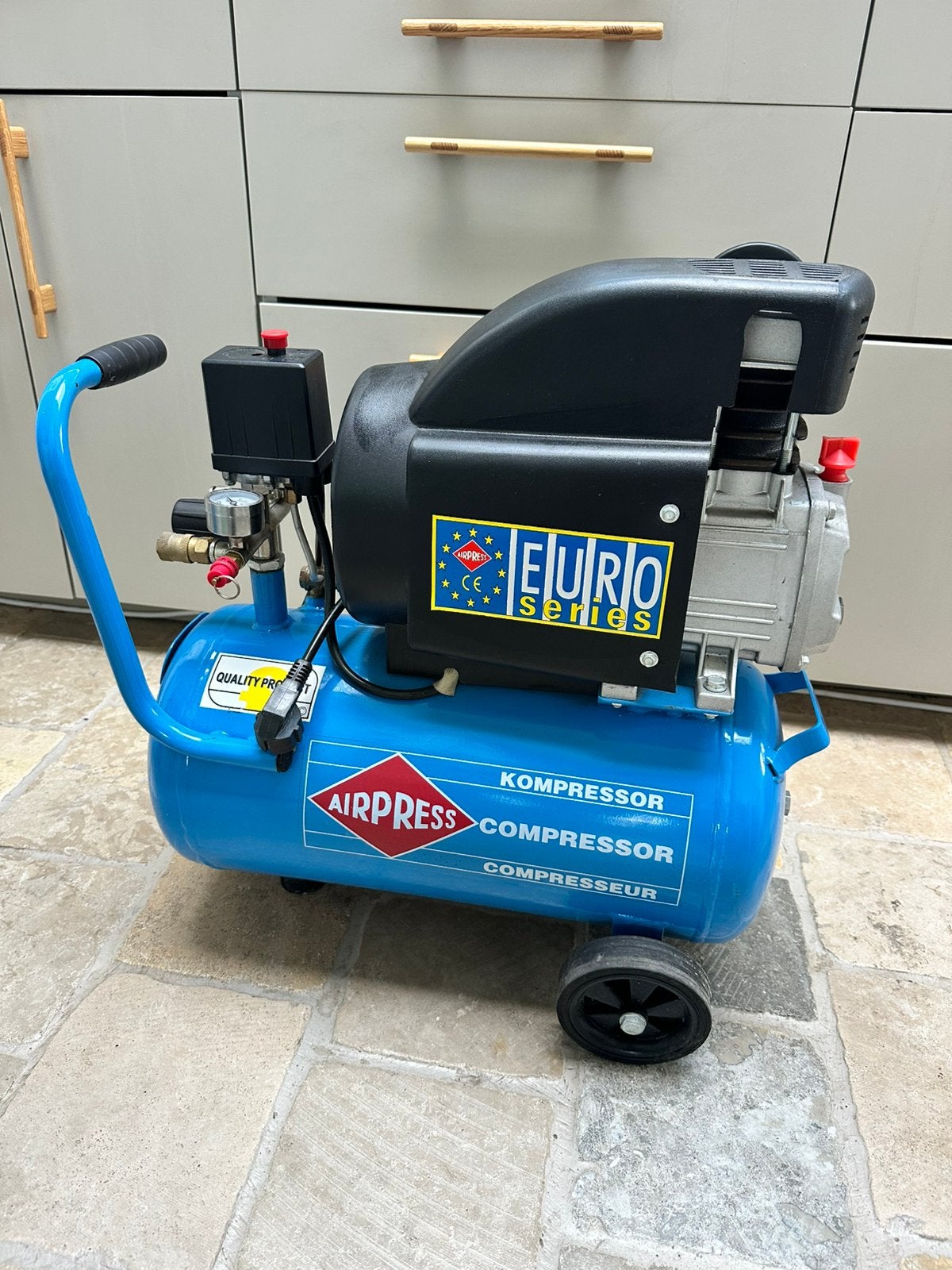 Airpress HL 310/25 compressor – 24L, 8 bar, 1,5 kW, Minder dan 25 liter, Ophalen of Verzenden, Zo goed als nieuw, Minder dan 200 liter/min