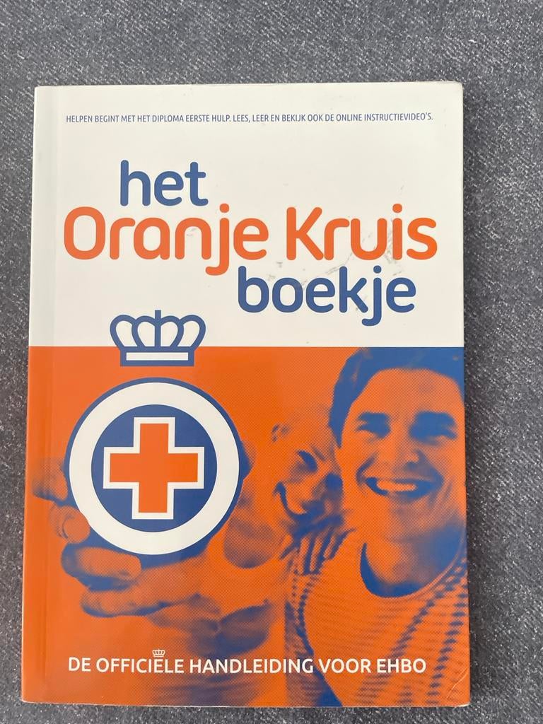 Het Oranje Kruis Boekje - EHBO Handleiding, Ophalen of Verzenden, Zo goed als nieuw