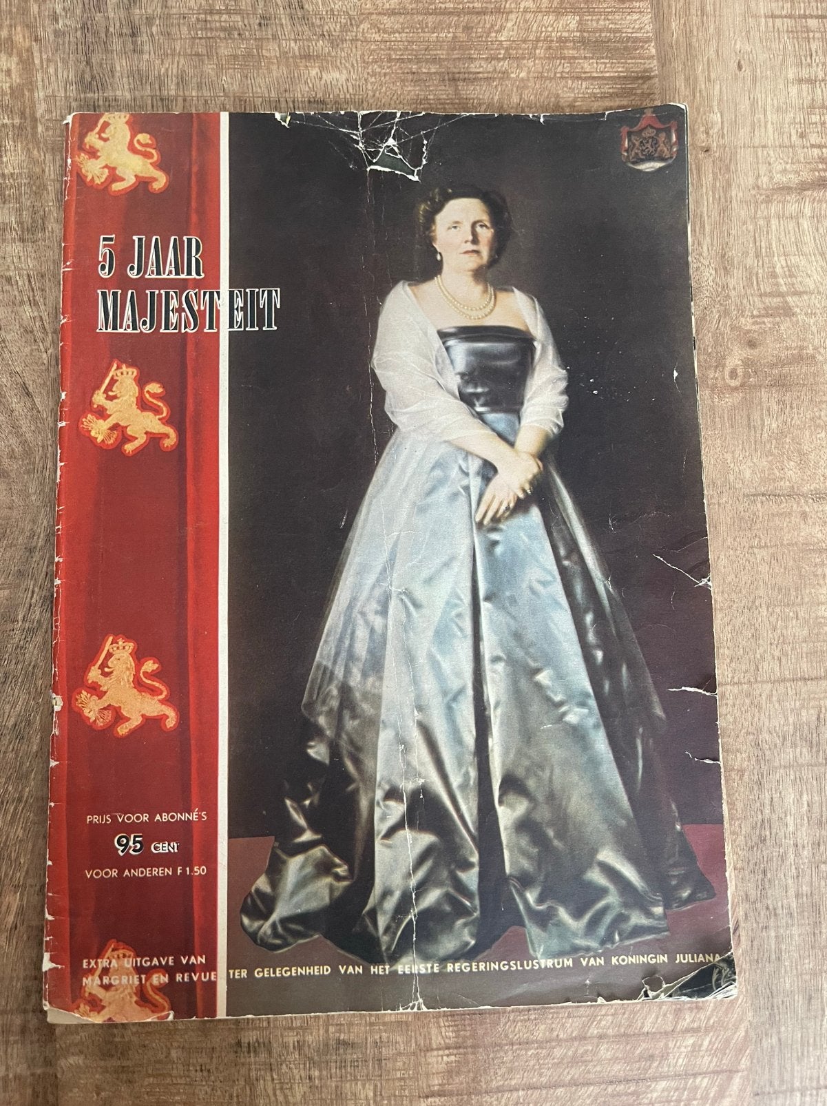 Boek Regeringslustrum koningin Juliana koningshuis, Boeken, Ophalen of Verzenden, 20e eeuw of later, Gelezen
