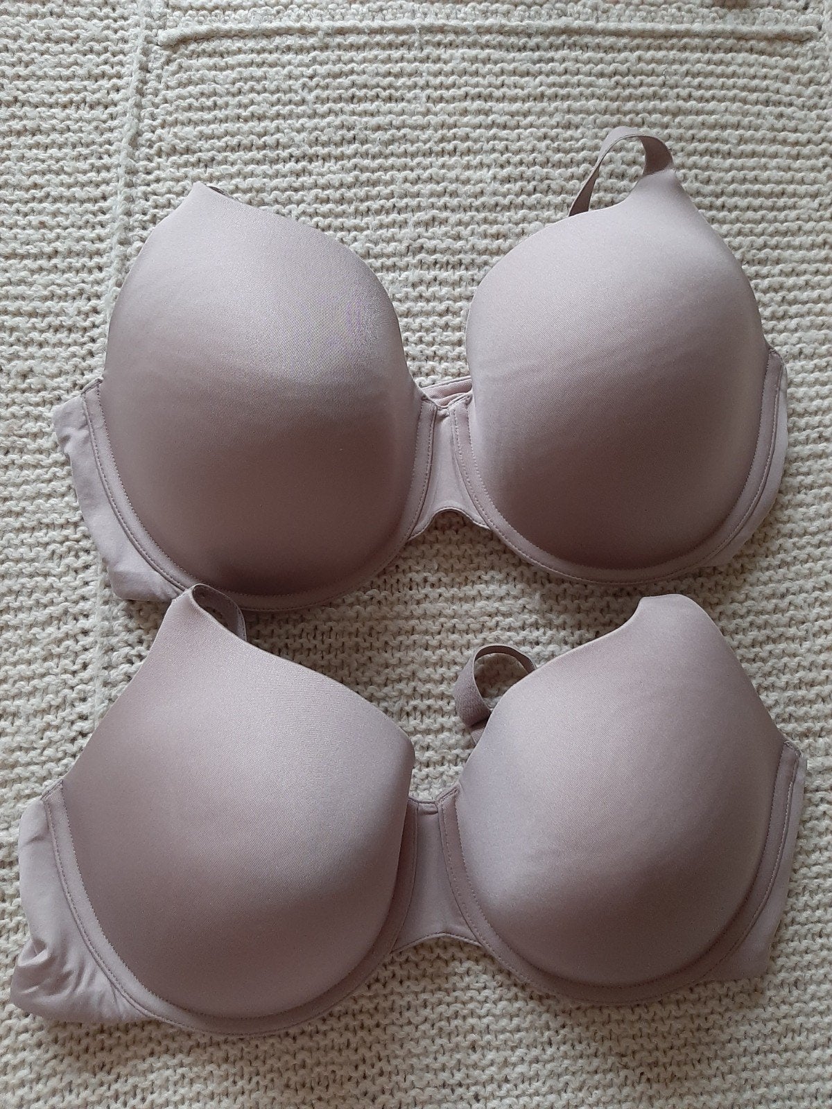 2 HEMA T-shirt BH's 90D Beige met beugel en voorgevormd, Ophalen of Verzenden, Beige, BH