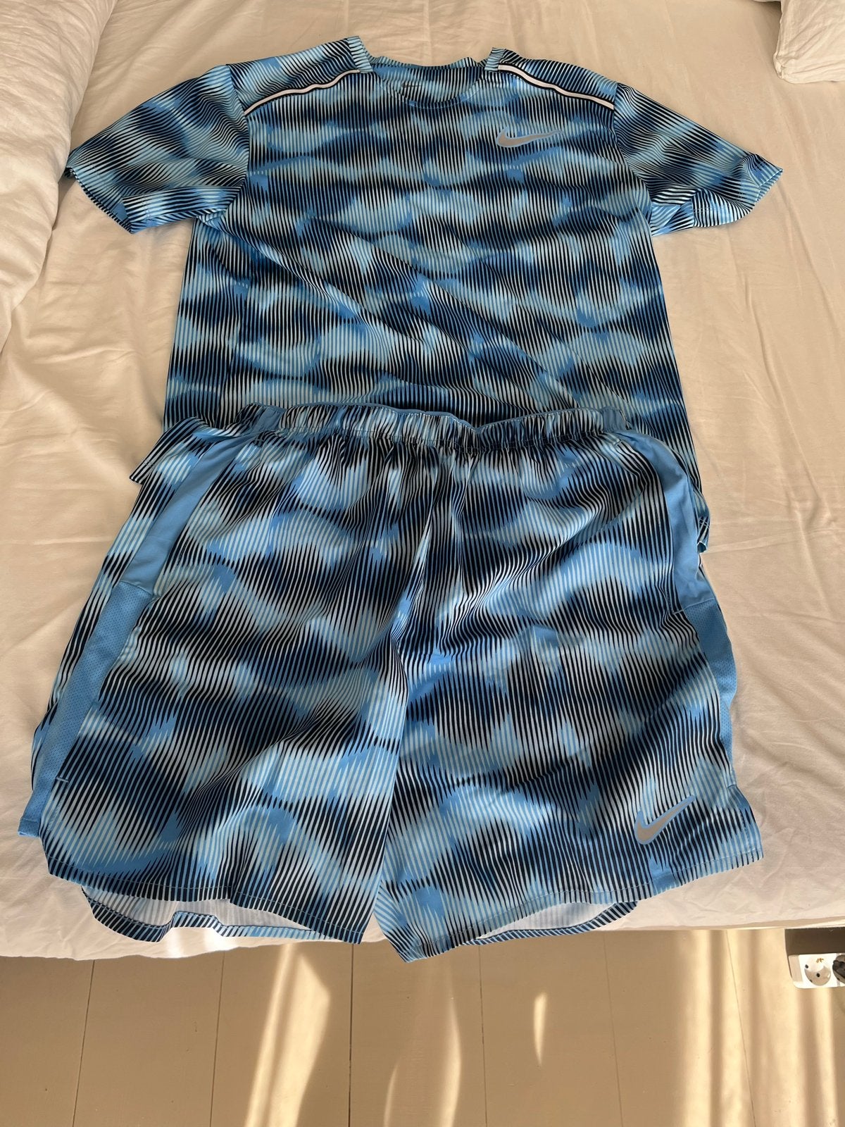 Nike Dri-FIT Sportset (shirt en korte broek), Kleding | Heren, Sportkleding, Fitness, Nieuw, Ophalen of Verzenden, Maat 48/50 (M)