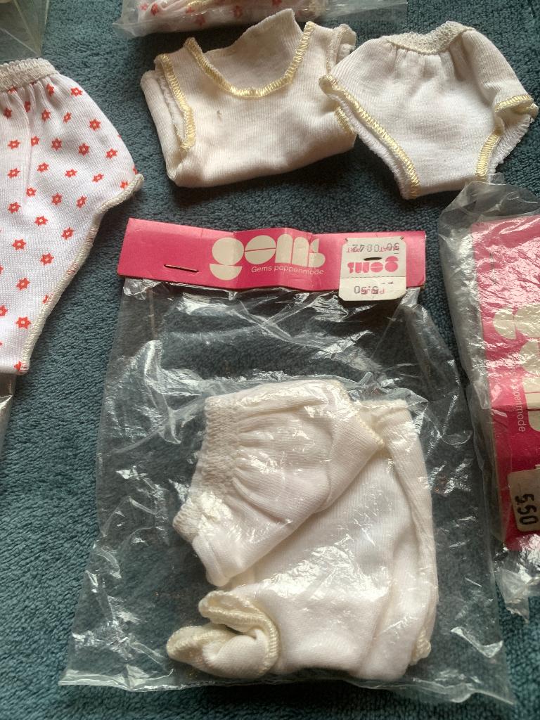 Gems Poppenmode Kleertjes ondergoed luierbroekje slofjes, Verzamelen, Poppen, Ophalen of Verzenden, Zo goed als nieuw, Kleertjes