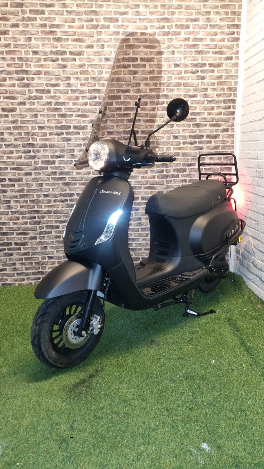 zeer nette La Souris Sourini anorscooter 2021! Windscherm, Overige merken, Ophalen of Verzenden, Zo goed als nieuw, Benzine