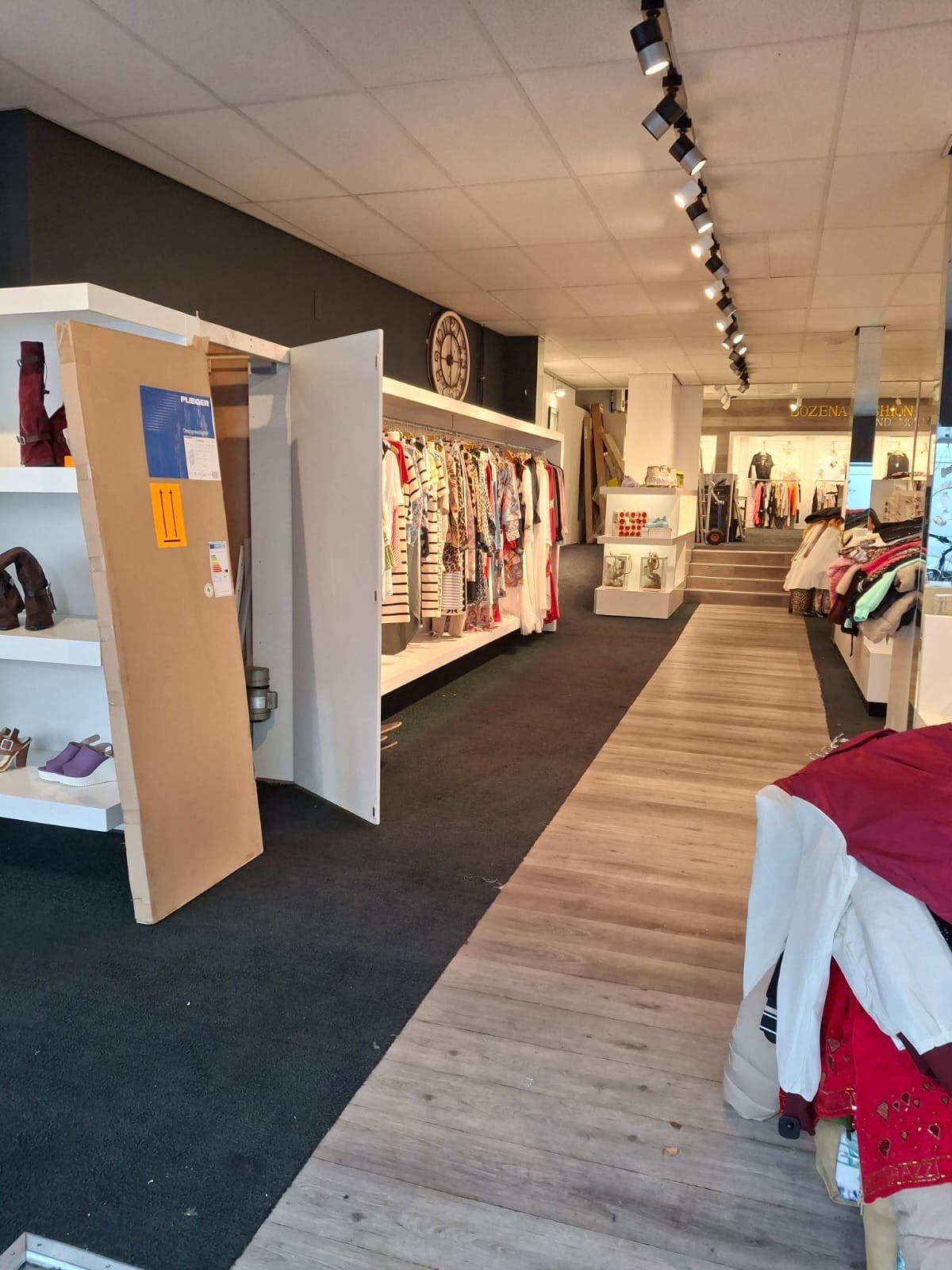 Grote winkel centrum Gennep ter overname, Zakelijke goederen