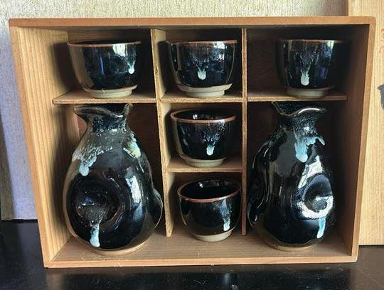 Mooie keramische sake set met karaffen en kopjes, Ophalen of Verzenden, Keramiek, Overige stijlen, Kop(pen) en/of Schotel(s)