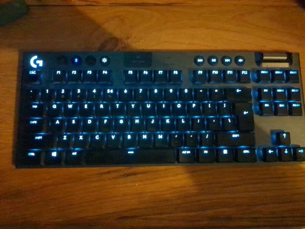 Logitech G915 TKL Draadloos Gaming Toetsenbord, Computers en Software, Toetsenborden, Logitech, Ophalen of Verzenden, Zo goed als nieuw