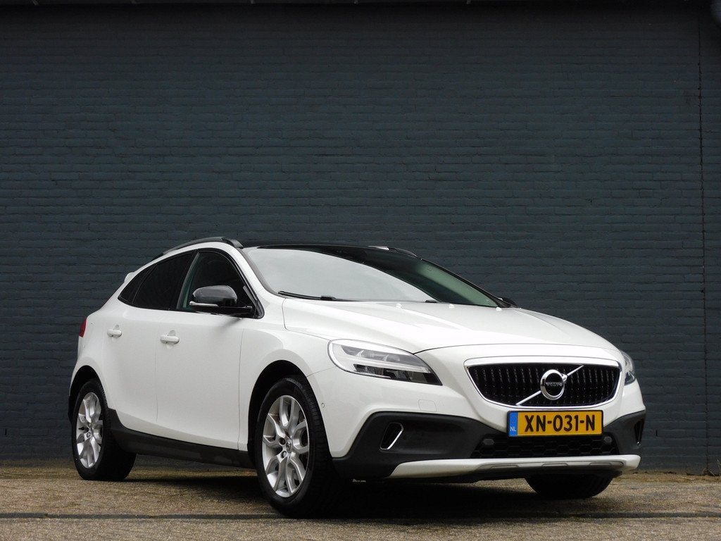 Volvo V40 Cross Country 1.5 T3 Polar+ Luxury 1e EIGENAAR! DE, Auto's, 4 cilinders, 700 kg, Wit, 154 pk
