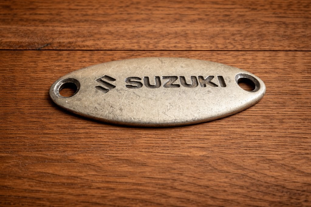 Metalen plaatje – Suzuki - 2x5cm, Motoren, Verzenden, Nieuw