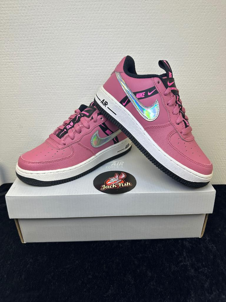 Air Force 1 Low Worldwide Pack Desert Berry Black - size 36, Nieuw, Ophalen of Verzenden, Sneakers of Gympen, Roze