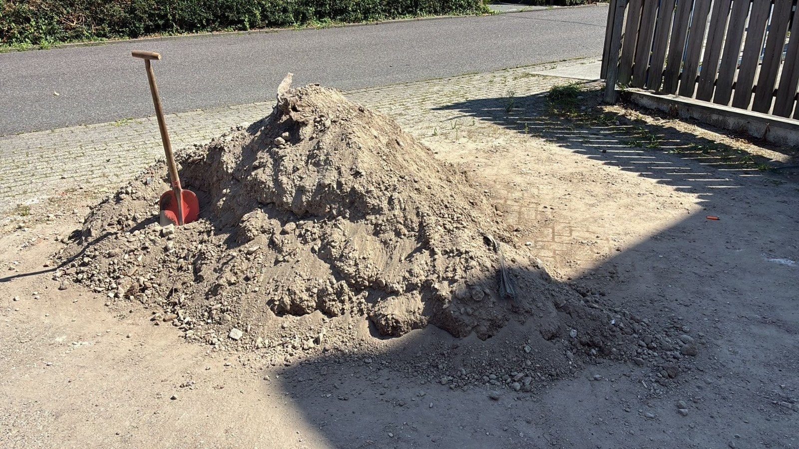 Grote berg grond/aarde voor ophogen, Tuin en Terras, Zand, Ophalen, Gebruikt
