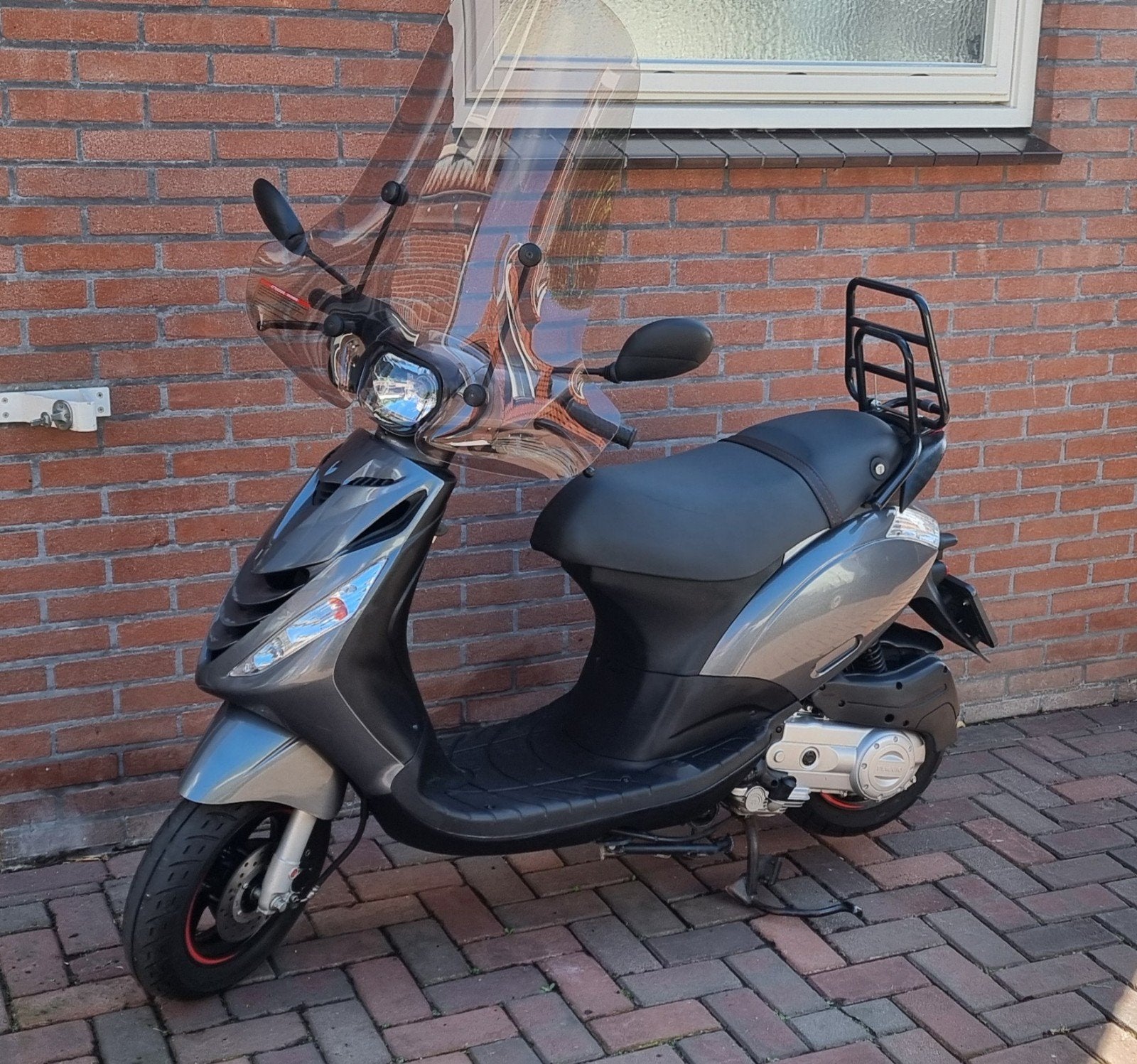 Piaggio Zip SP uit 2022 Nieuwstaat 3990km, Ophalen, Zo goed als nieuw, Benzine, Zip