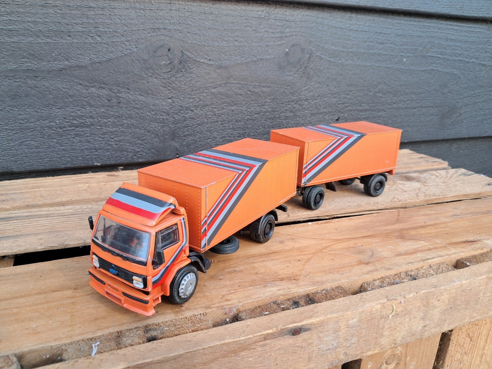 Mooi uit verzameling vrachtwagen Ford Cargo, Hobby en Vrije tijd, Ophalen of Verzenden, Zo goed als nieuw, Bus of Vrachtwagen