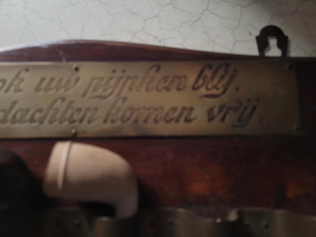 Zeer oud pijpenrek met 2 pijpen, 1 is meerschuim, Heikant 21 Kaatsheuvel, Gebruikt, Belle Vieille Brocante, Ophalen of Verzenden