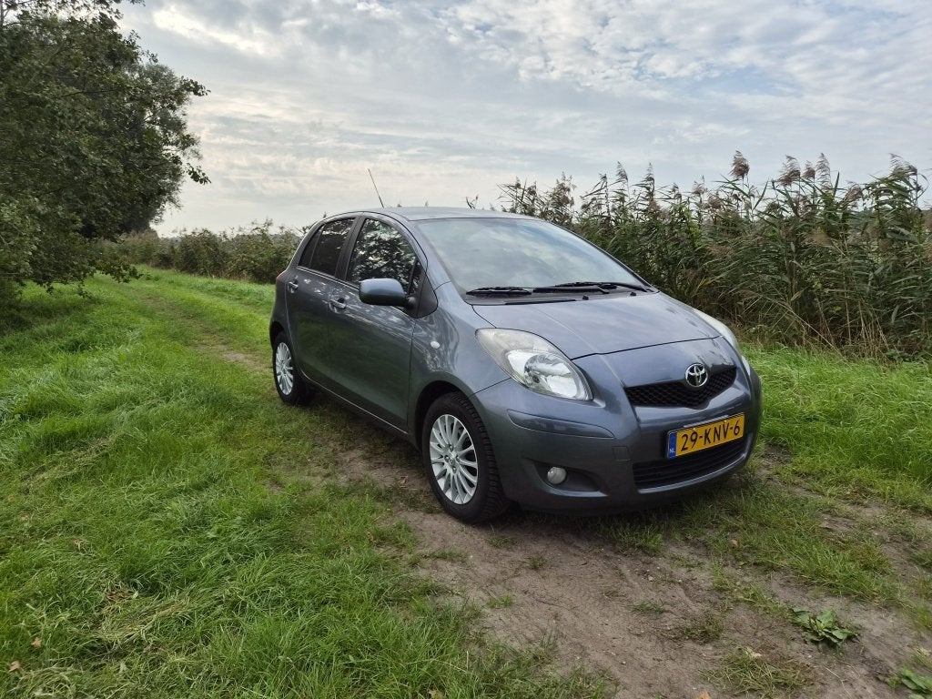 Toyota Yaris 1.3 VVTi Dynamic (bj 2010), 1025 kg, 101 pk, 4 cilinders, Blauw