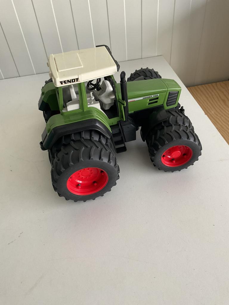 Bruder Fendt tractor trekker met dubbele brede banden, Ophalen, Zo goed als nieuw