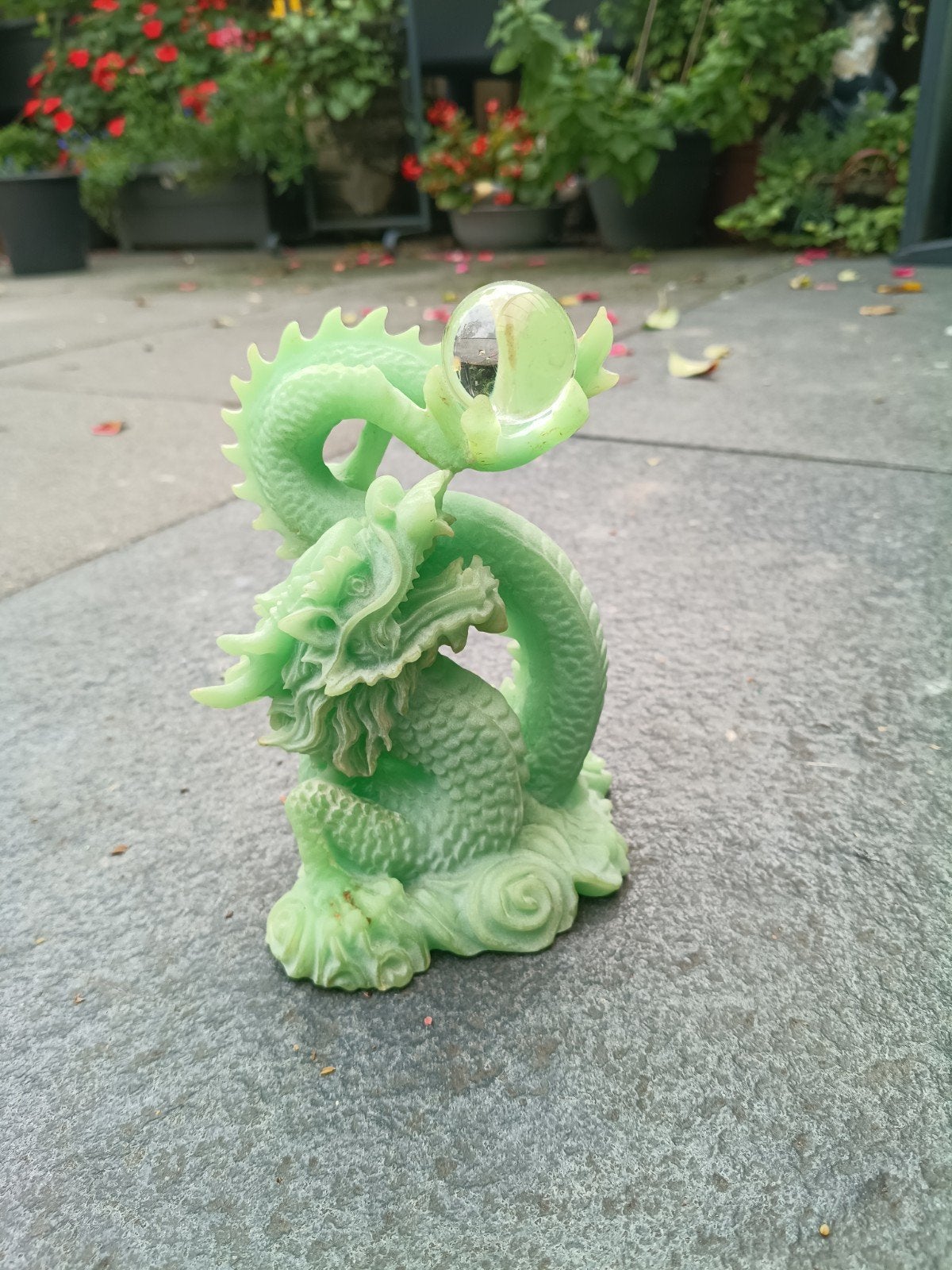 Groene Draak met Kristallen Bol, Ophalen of Verzenden, Zo goed als nieuw, Dier