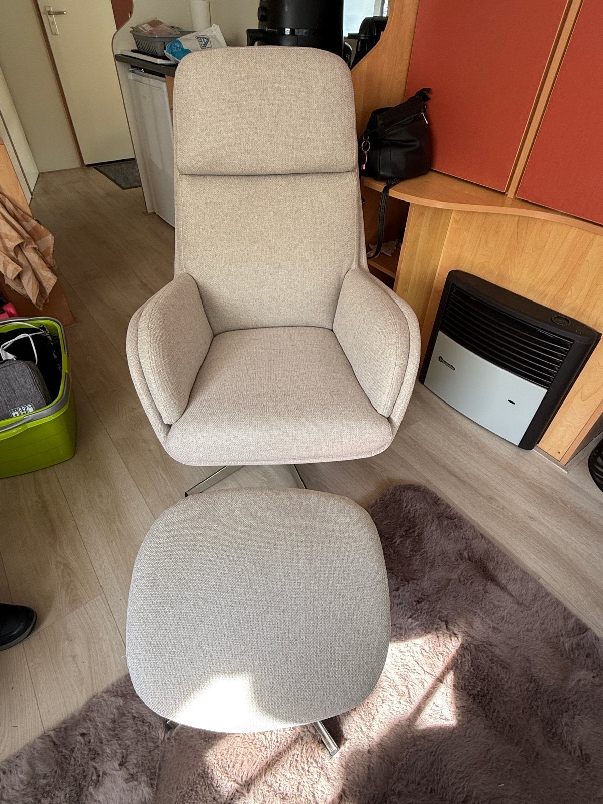 Jysk TANKEDAL Fauteuil met voetenbank beige stof/chroom, Ophalen, Zo goed als nieuw, Stof, 75 tot 100 cm