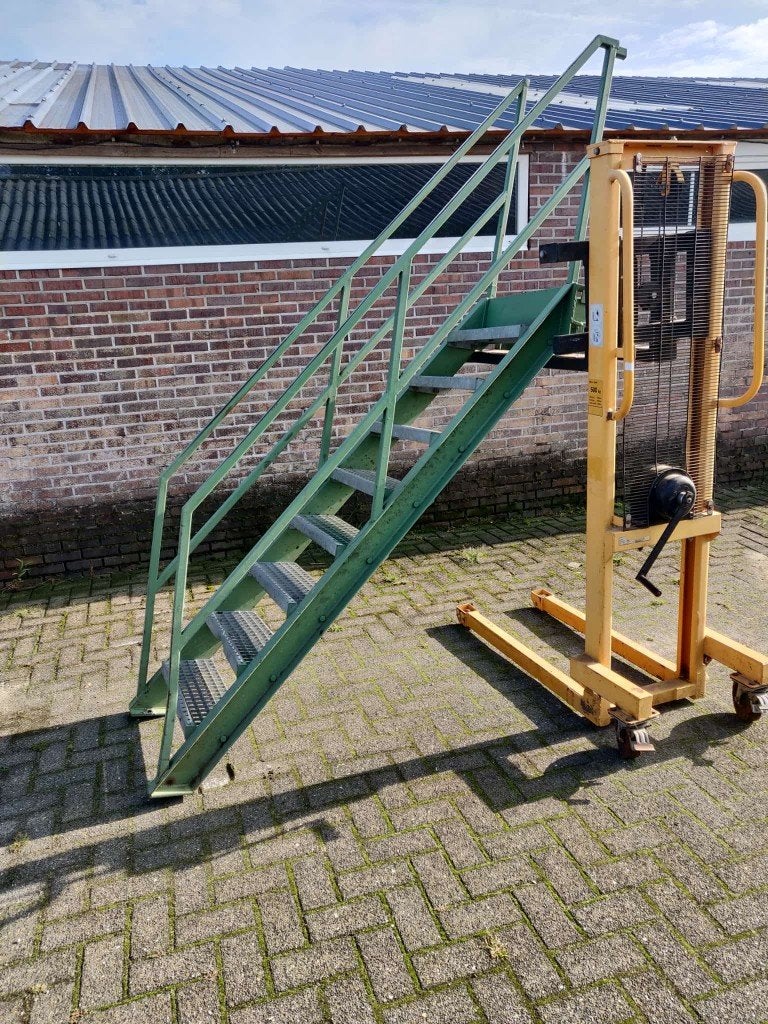 ijzeren trap met leuning, Ophalen, Gebruikt, Minder dan 2 meter