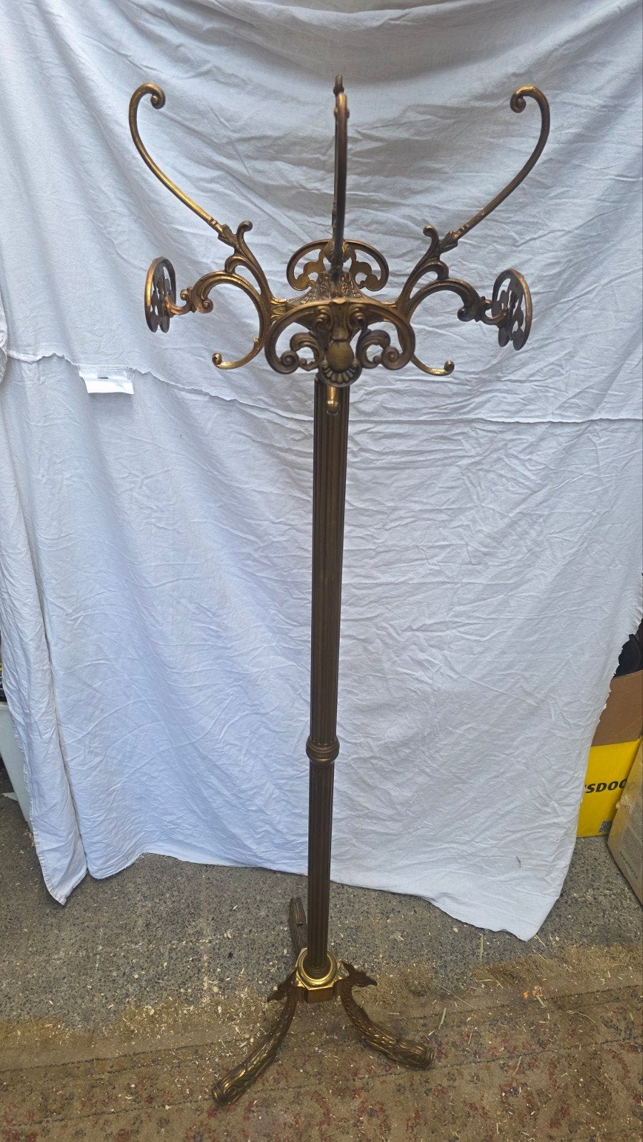 messing kapstok met vissen voet, Antiek en Kunst, Ophalen, Koper of Brons
