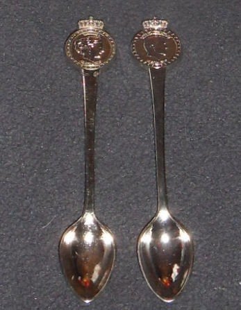 Douwe Egbert lepeltjes Willem en Maxima 3 stuks, Ophalen of Verzenden, Nieuw, Nederland, Speld(je) of Lepel(tje)