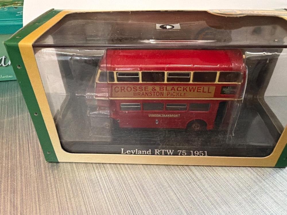 Editions Atlas Bus Collection – 19 bussen –OVP + verzamelmap, Ophalen of Verzenden, Zo goed als nieuw