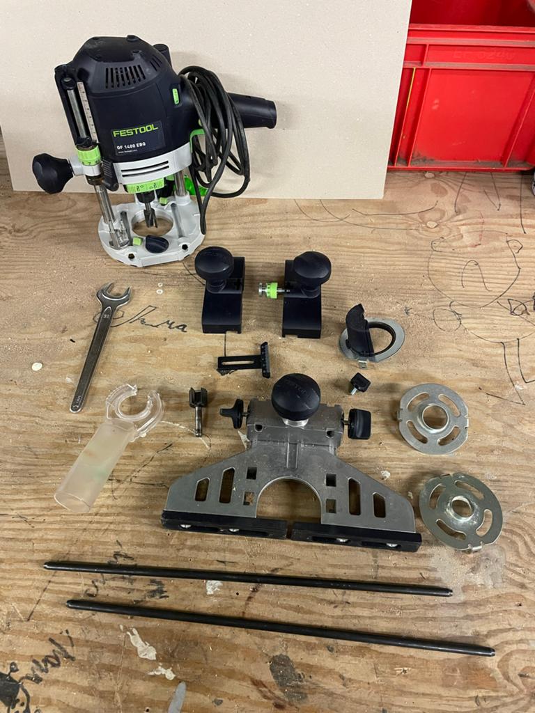 Festool OF 1400 EBQ Bovenfrees met accessoires, Ophalen of Verzenden, Zo goed als nieuw, Elektrisch, Bovenfrees