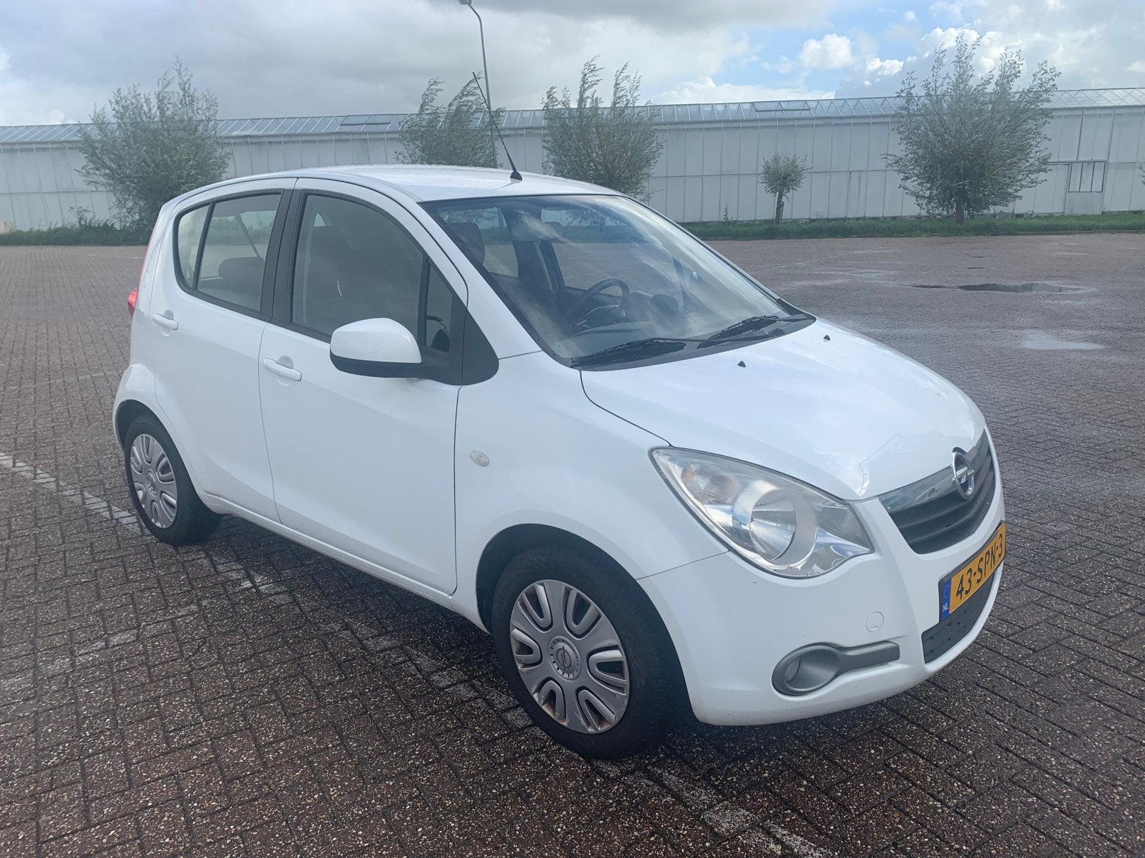 Opel Agila 1.0 12V 2011 Wit  DEALER ONDERHOUDEN  AIRCO, Dealer onderhouden, Stof, 31 €/maand, Origineel Nederlands