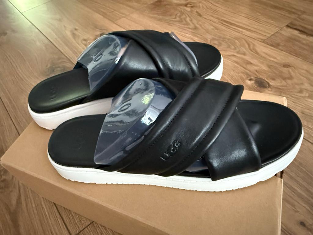 Nieuwe UGG Slippers Zwart Maat 41, Ophalen of Verzenden, Nieuw, Zwart, Slippers