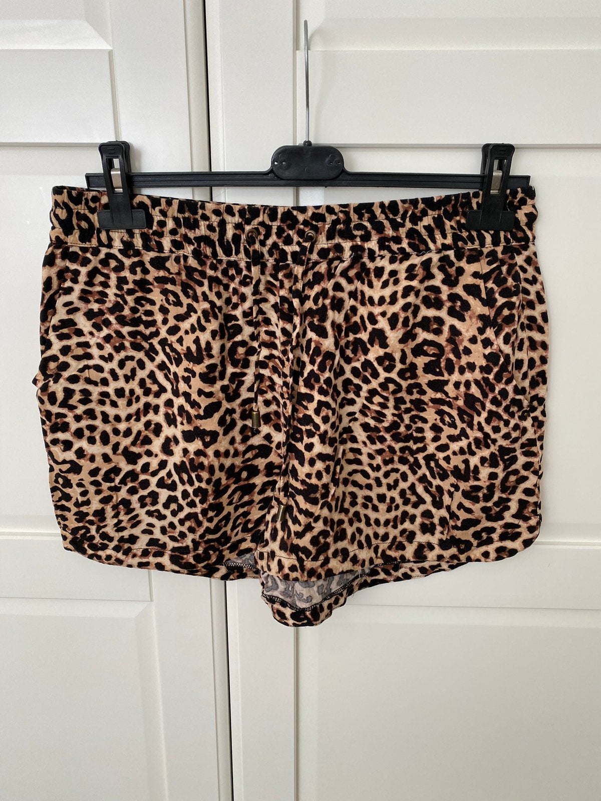 Tijger short Vero Moda, Maat 38/40 (M), Ophalen of Verzenden, Zo goed als nieuw, Bruin