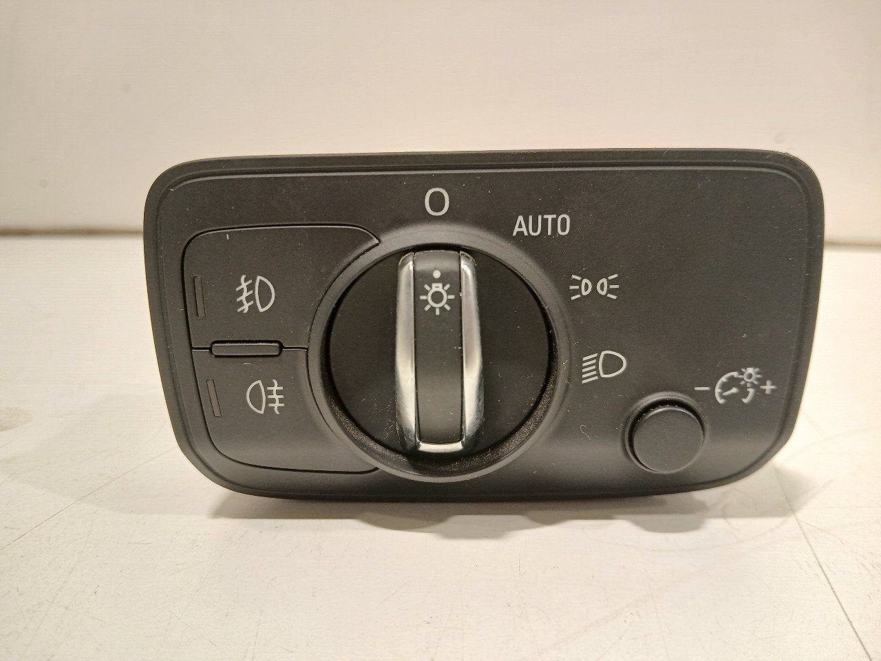 Lichtschakelaar Audi A3, Auto-onderdelen, Onderdelen@venauto.nl, Van der Ven Autorecycling B.V., Gebruikt, Ettenseweg 76, 4706 PB Roosendaal, The Netherlands
